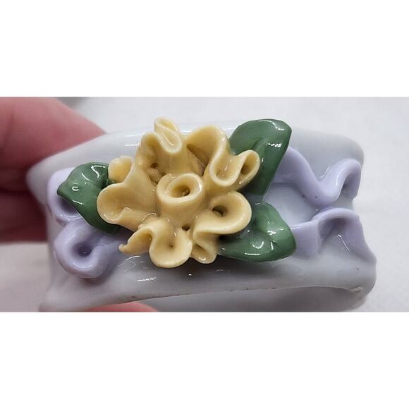 NAPKIN RINGS-Porcelain-3D Flowers-Yellow-Green-Set of 4 - Picture 6 of 16